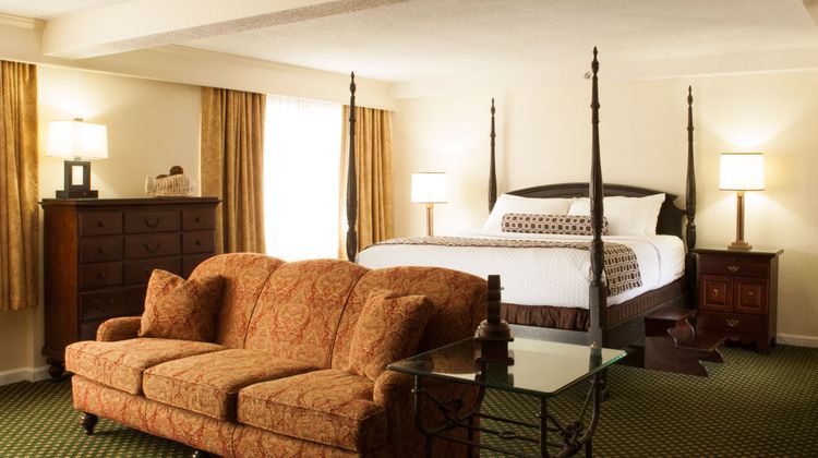Crowne Plaza Hickory I-40 Suite