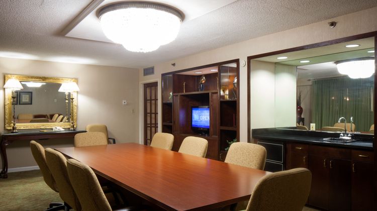 Crowne Plaza Hickory I-40 Suite
