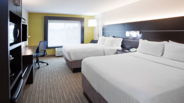 Holiday Inn Express Suites Room
