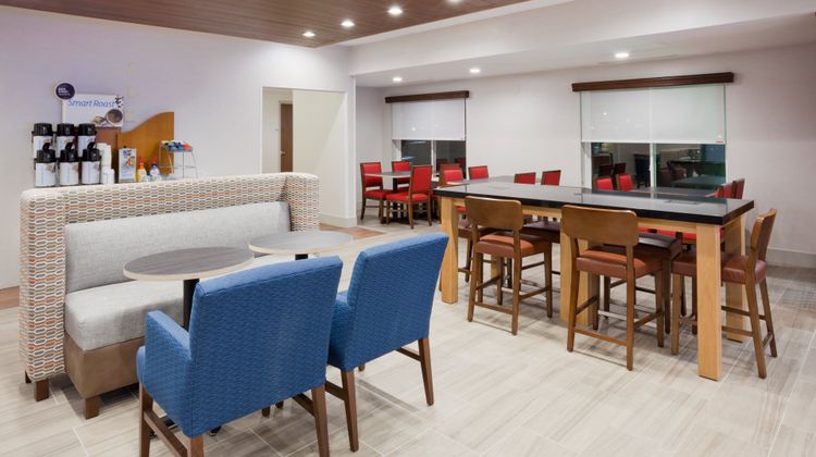 Holiday Inn Express Suites Restaurant