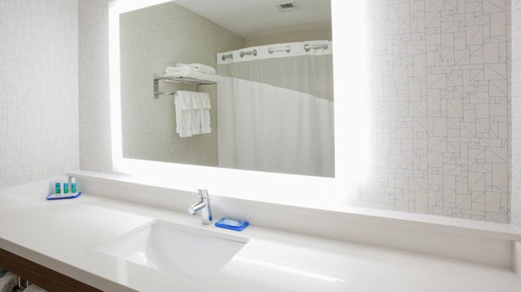 Holiday Inn Express Suites Room