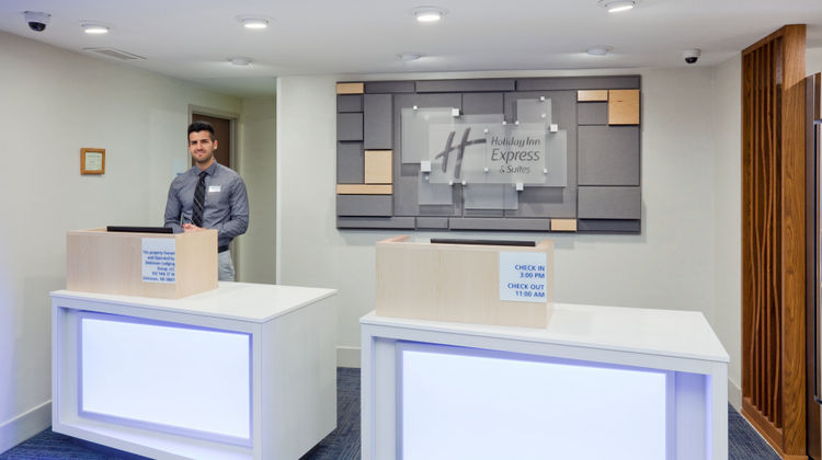 Holiday Inn Express Suites Lobby