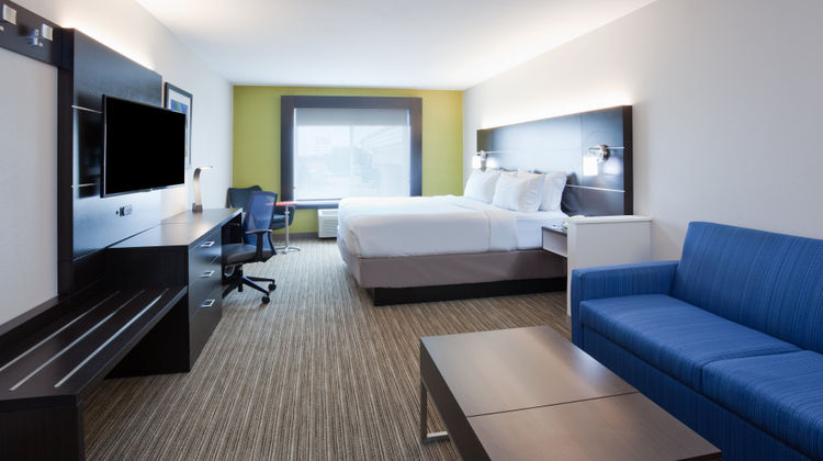 Holiday Inn Express Suites Suite