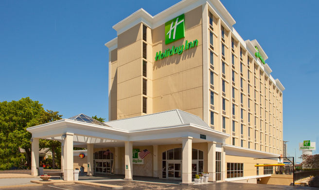 Holiday Inn Presidential Exterior