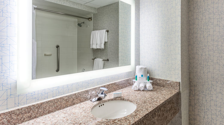 Holiday Inn Express Hauppauge Room