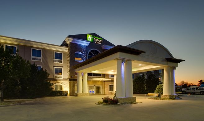 Holiday Inn Express Hotel & Suites Exterior