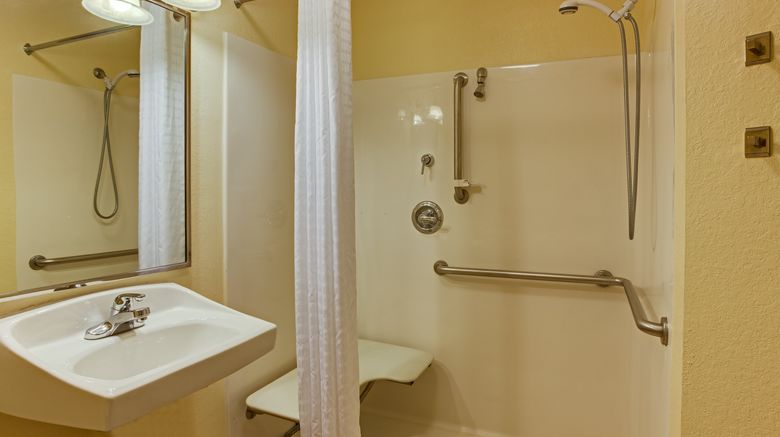 <b>Candlewood Suites Room</b>. Images powered by <a href="https://www.leonardoworldwide.com/" title="Leonardo Worldwide" target="_blank">Leonardo</a>.