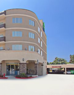 Holiday Inn Express Hotel & Suites