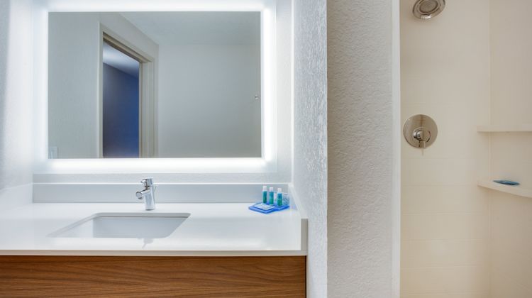 Holiday Inn Express & Suites-Fairgrounds Room