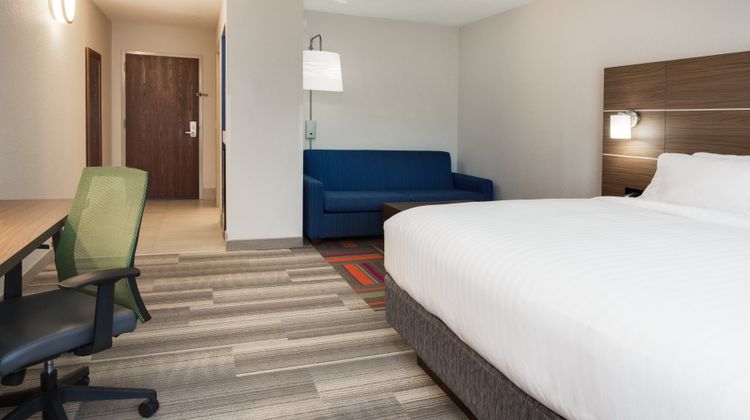 Holiday Inn Express & Suites-Fairgrounds Suite