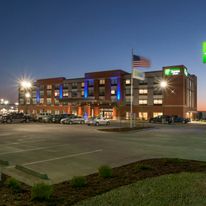 Holiday Inn Express & Suites Dodge City