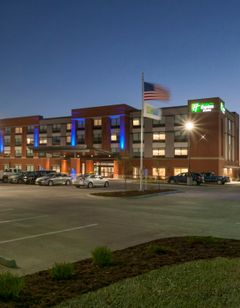 Holiday Inn Express & Suites Dodge City