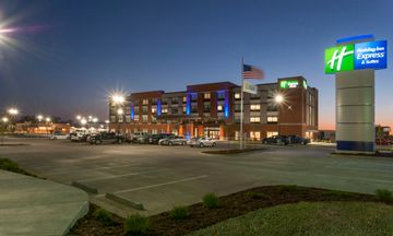 Holiday Inn Express & Suites Dodge City