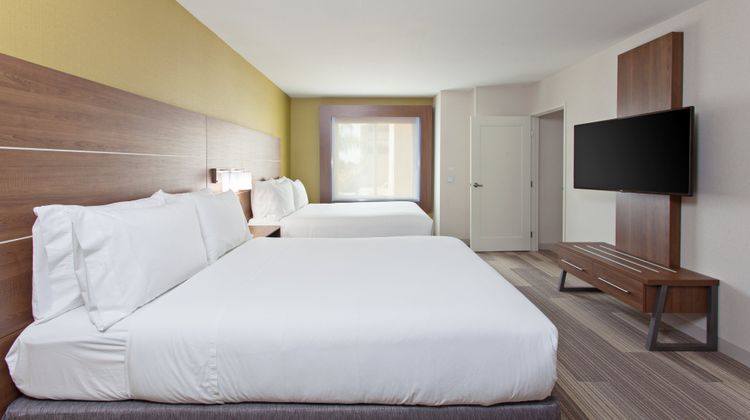 Holiday Inn Express Hotel & Suites Suite