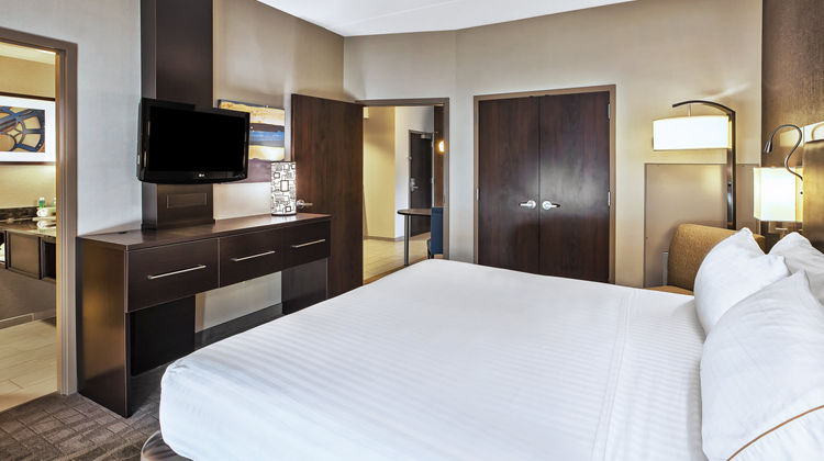 Holiday Inn Express/Suites Dayton South Suite