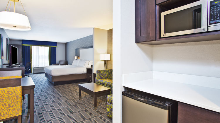 Holiday Inn Express & Sts Ann Arbor West Suite
