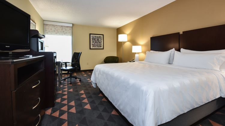 Holiday Inn Lumberton North Room