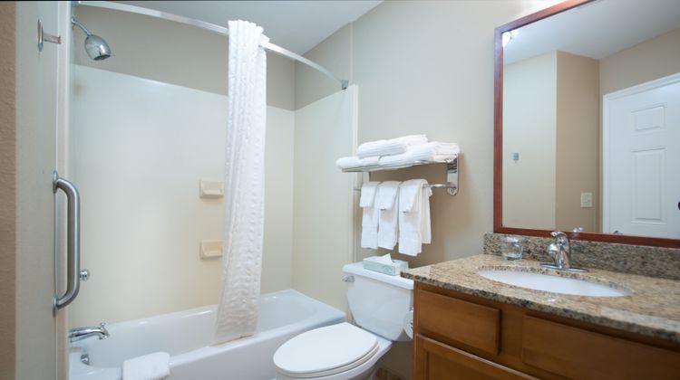 Candlewood Suites Wake Forest Room