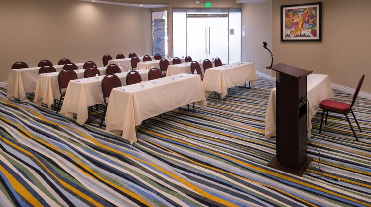 Holiday Inn Express Hotel & Suites Meeting