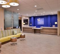 Holiday Inn Express Hotel & Suites Lobby