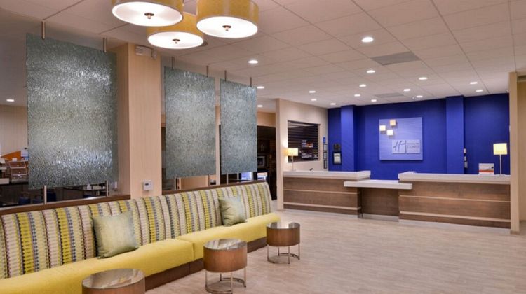 Holiday Inn Express Hotel & Suites Lobby
