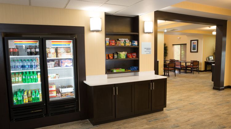 Holiday Inn Express Hotel & Suites Lobby