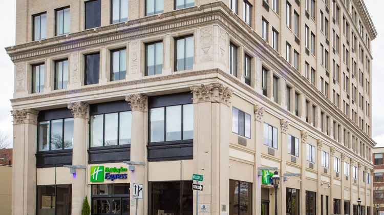 Holiday Inn Express Springfield Downtown Exterior