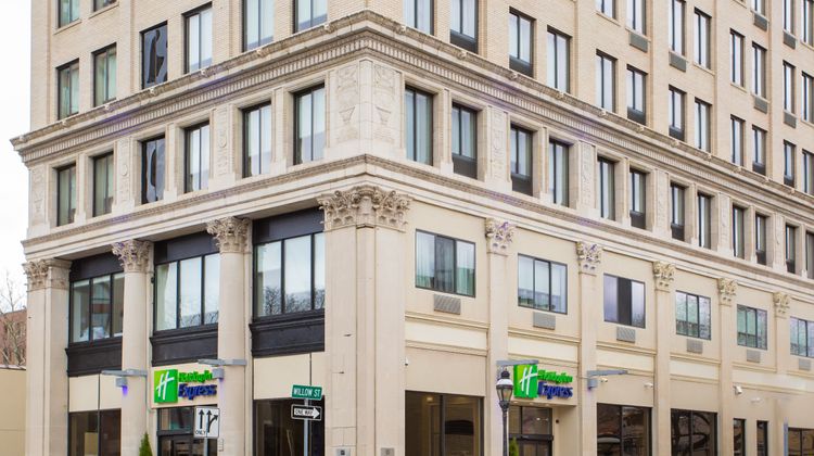 Holiday Inn Express Springfield Downtown Exterior