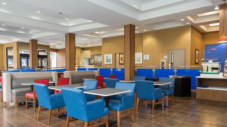 Holiday Inn Express Springfield Downtown Lobby