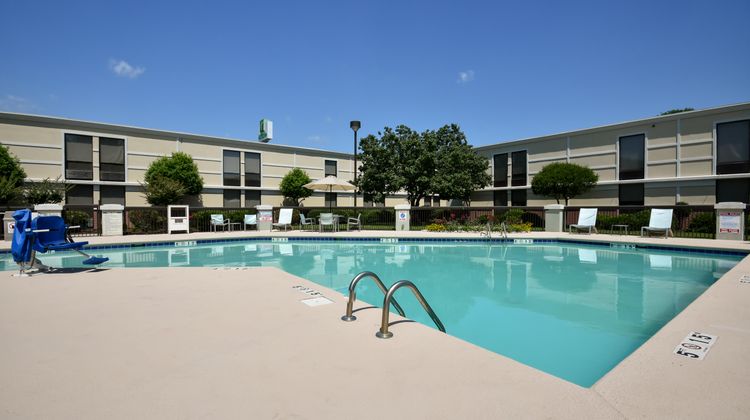 Holiday Inn Lumberton North Pool