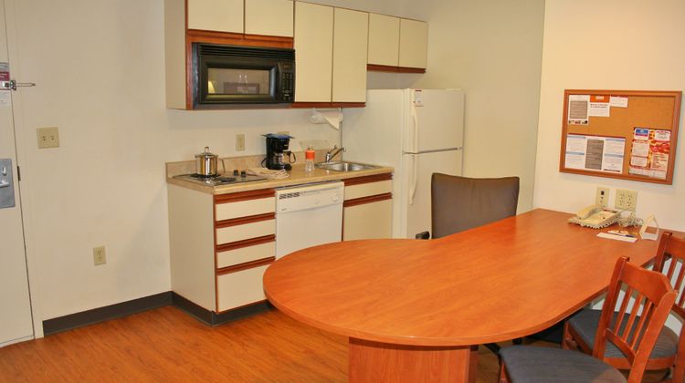 Candlewood Suites Syracuse-Airport Suite
