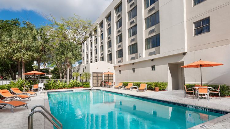 Holiday Inn Express & Suites Plantation Pool