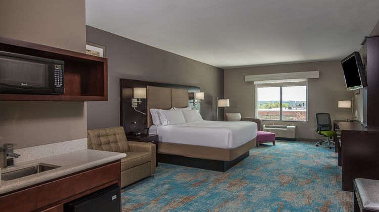 Holiday Inn Express/Stes Boston-Norwood Suite