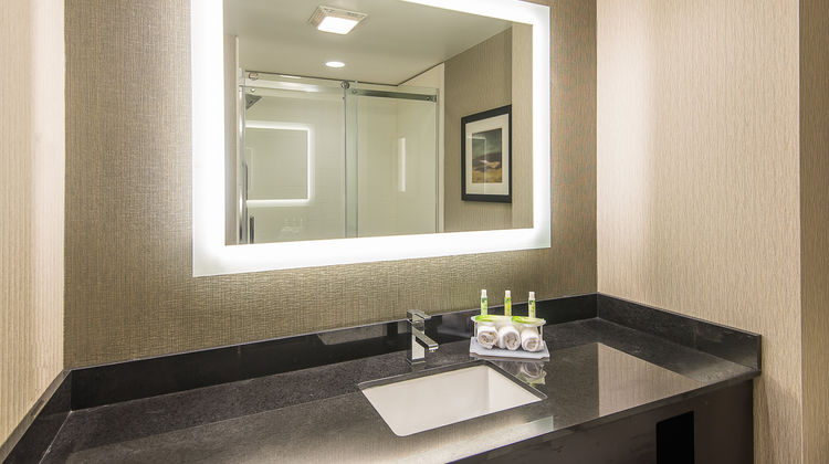 Holiday Inn Express/Stes Boston-Norwood Room