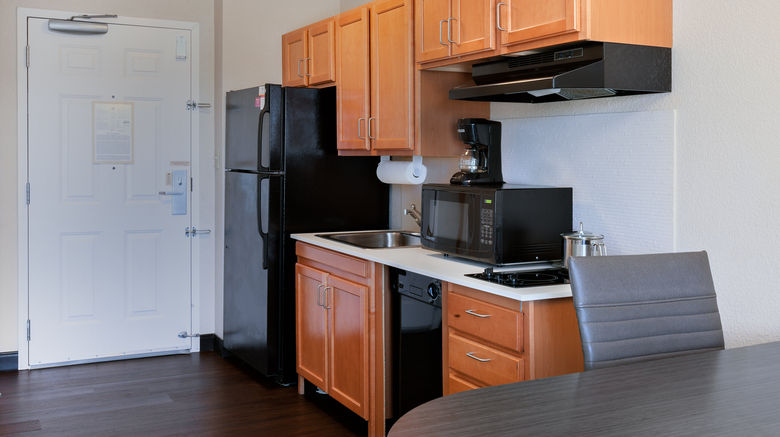 <b>Candlewood Suites Airport Room</b>. Images powered by <a href="https://www.leonardoworldwide.com/" title="Leonardo Worldwide" target="_blank">Leonardo</a>.