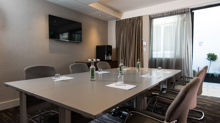 Holiday Inn Express Wimbledon South Meeting