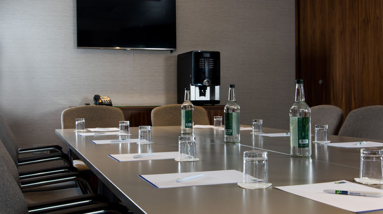 Holiday Inn Express Wimbledon South Meeting