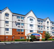 Candlewood Suites Airport Exterior