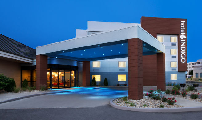 Hotel Indigo Cleveland-Beachwood Exterior