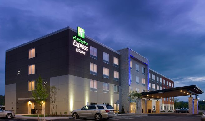 Holiday Inn Express & Suites Altoona Exterior