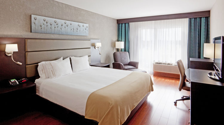 Holiday Inn Express & Suites Room