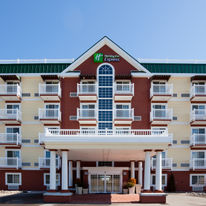 Holiday Inn Express Hotel & Suites