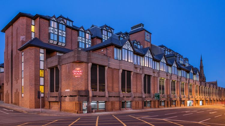 Crowne Plaza Chester Exterior
