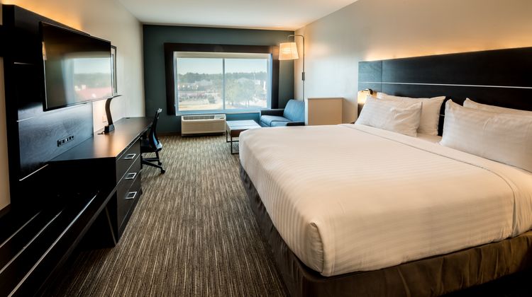 Holiday Inn Express North Augusta Suite