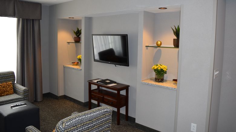 <b>Holiday Inn Hotel & Suites East Peoria Suite</b>. Images powered by <a href="https://www.leonardoworldwide.com/" title="Leonardo Worldwide" target="_blank">Leonardo</a>.