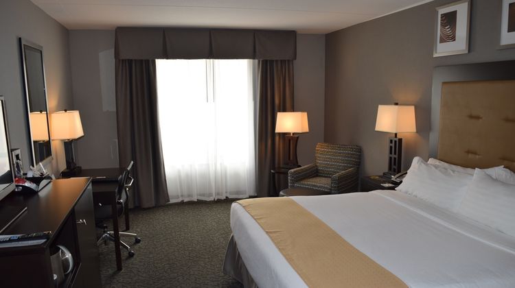 Holiday Inn Hotel & Suites East Peoria Room
