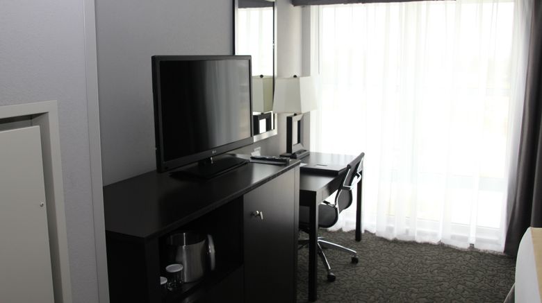 <b>Holiday Inn Hotel & Suites East Peoria Suite</b>. Images powered by <a href="https://www.leonardoworldwide.com/" title="Leonardo Worldwide" target="_blank">Leonardo</a>.