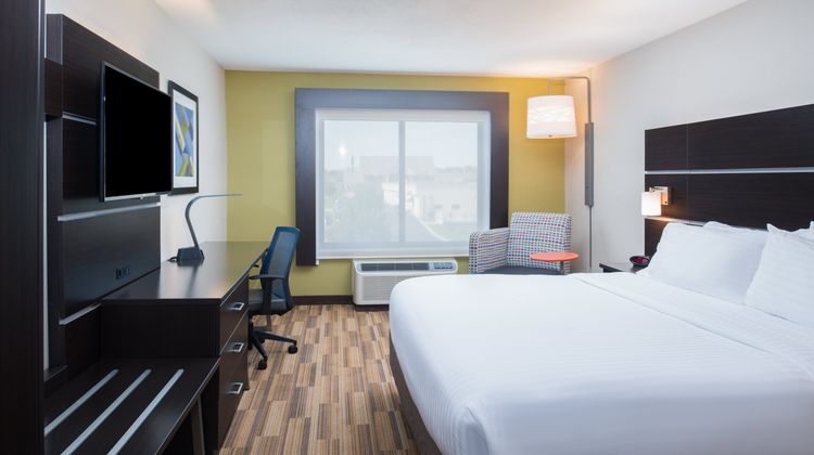 Holiday Inn Express Hotel & Suites Room