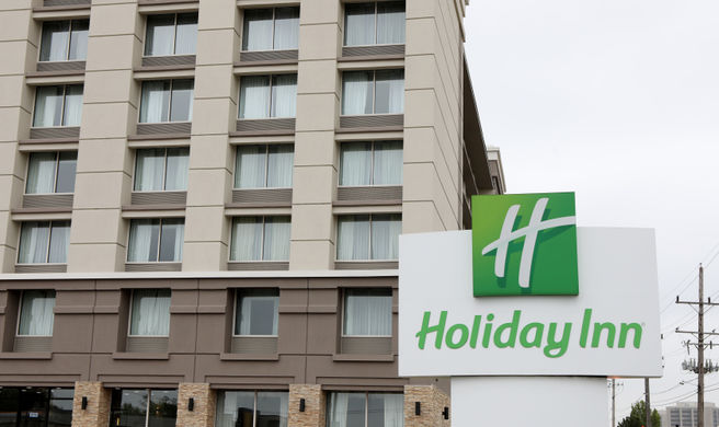 Holiday Inn Oakbrook Exterior