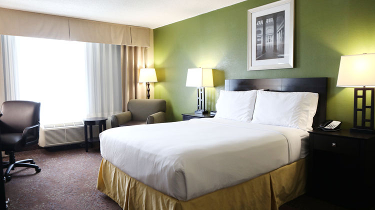 Holiday Inn Oakbrook Room